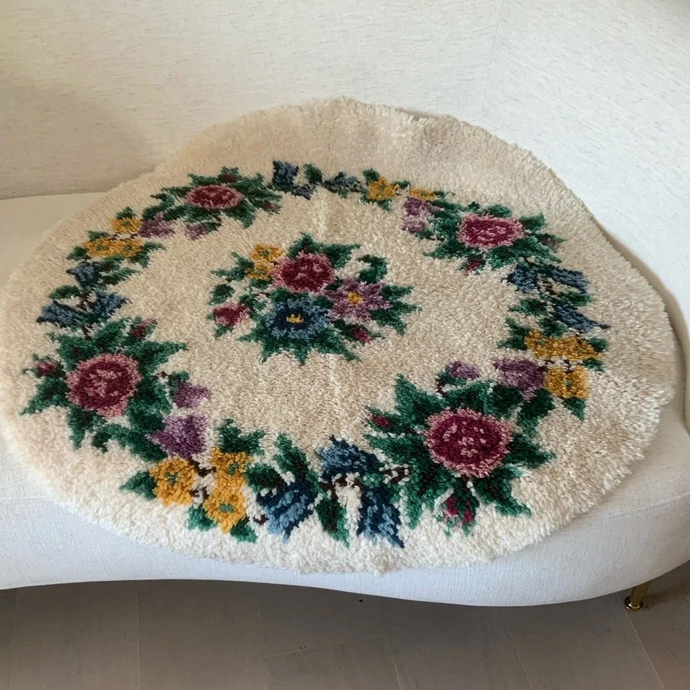 37.5” Round Rug